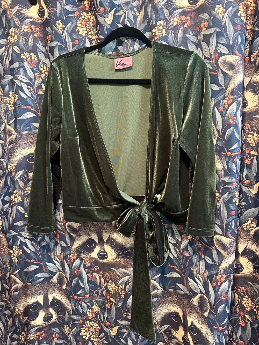 VIXEN BY MICHELINE PITT WRAP TOP OLIVE GREEN SIZE LARGE L